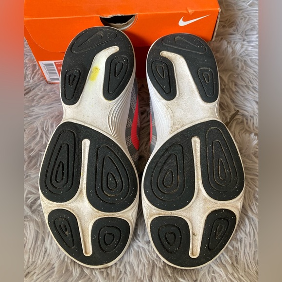 Nike Revolution 4 Girls Running Shoes sz 3.5Y Gray & Pink(bright salmon) w/ box - Picture 9 of 11